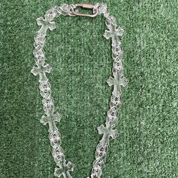 Acrylic cross necklace - Picture 2 of 3